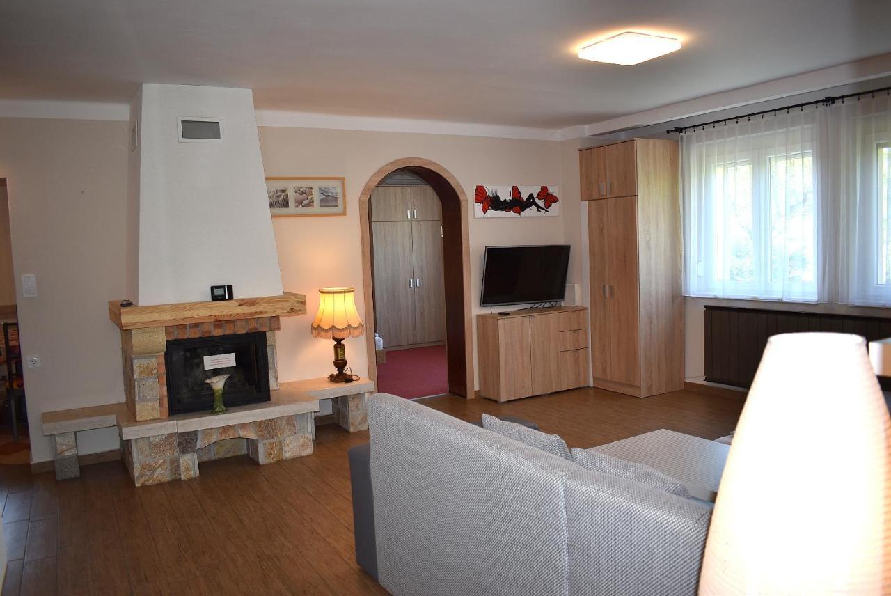 Tanay Vendeghaz Villa Balatonfured Exterior photo
