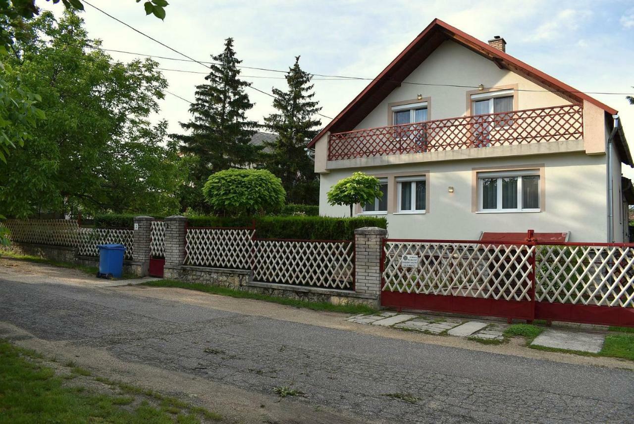 Tanay Vendeghaz Villa Balatonfured Exterior photo