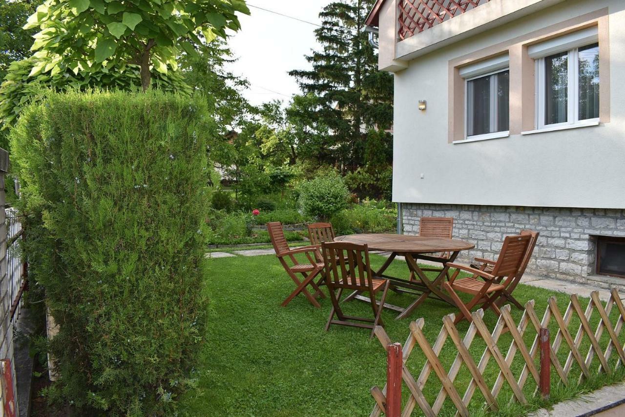 Tanay Vendeghaz Villa Balatonfured Exterior photo