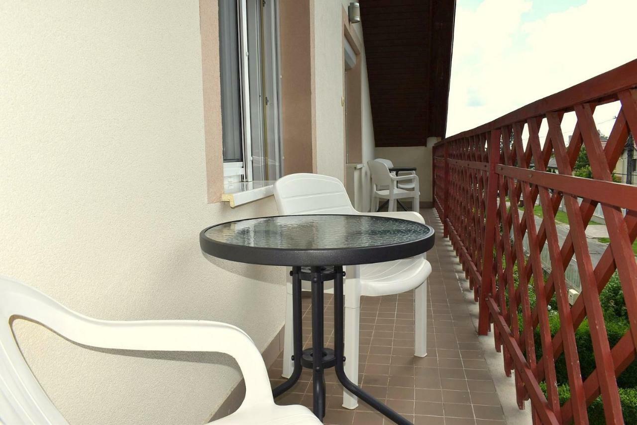 Tanay Vendeghaz Villa Balatonfured Exterior photo